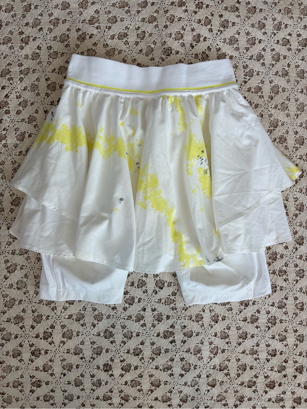 Lululemon Court Rival High Rise Skirt/Skort w Extended Liner White/Yellow Size 4